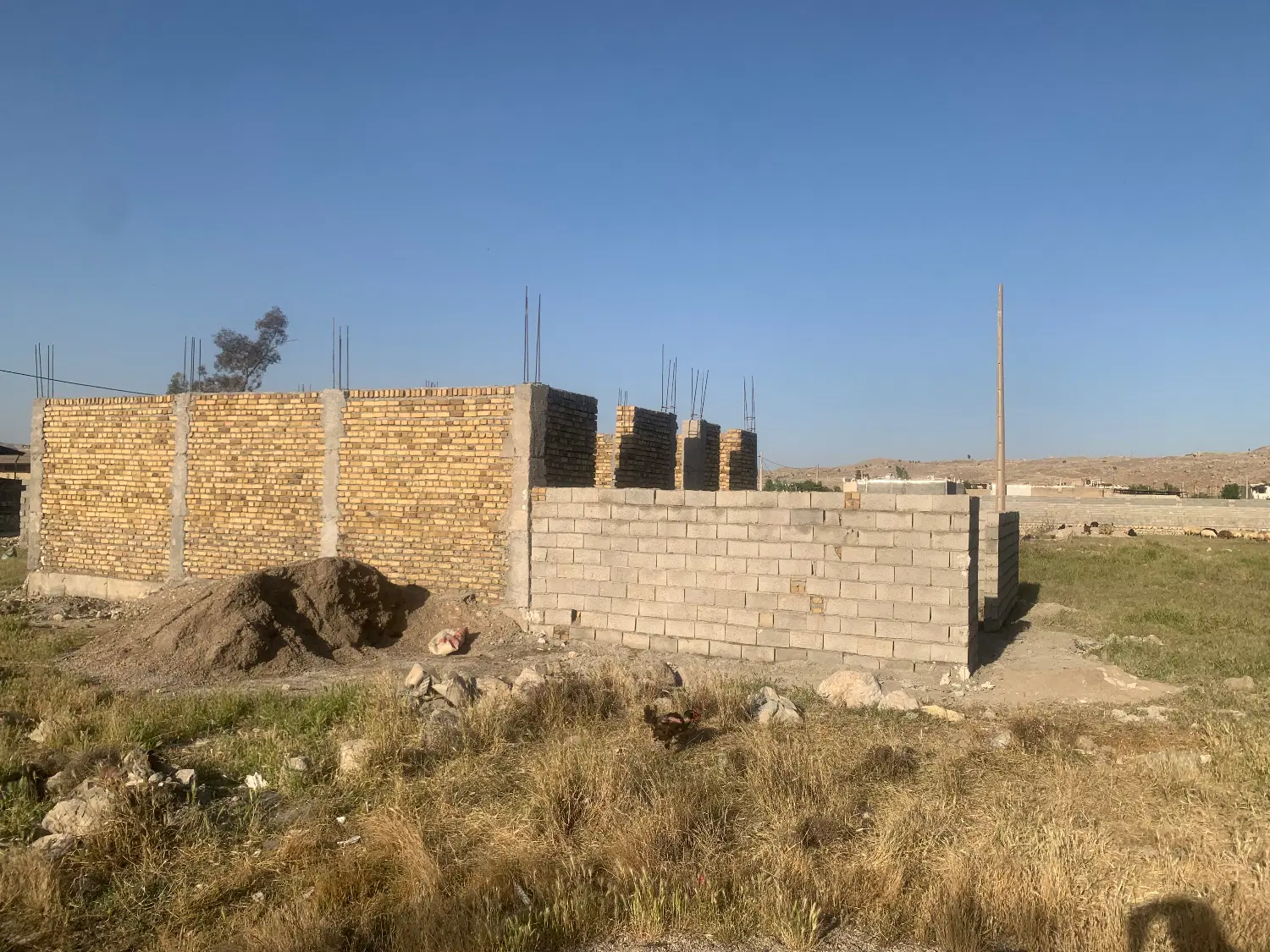 ساختمان نیمه کاره سراب حمام