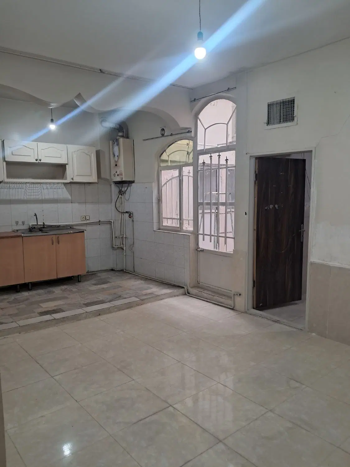 یک واحد مسکونی همکف رهن و اجاره
