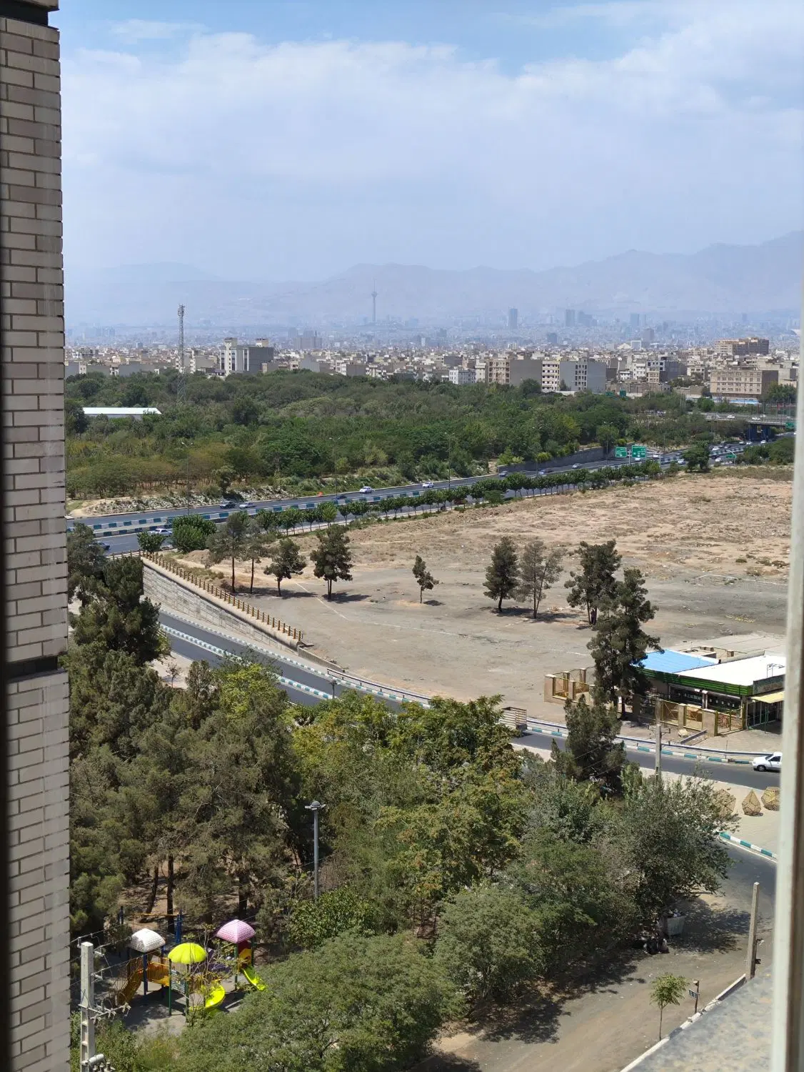واحد مسکونی 77 متری در برج صدرا