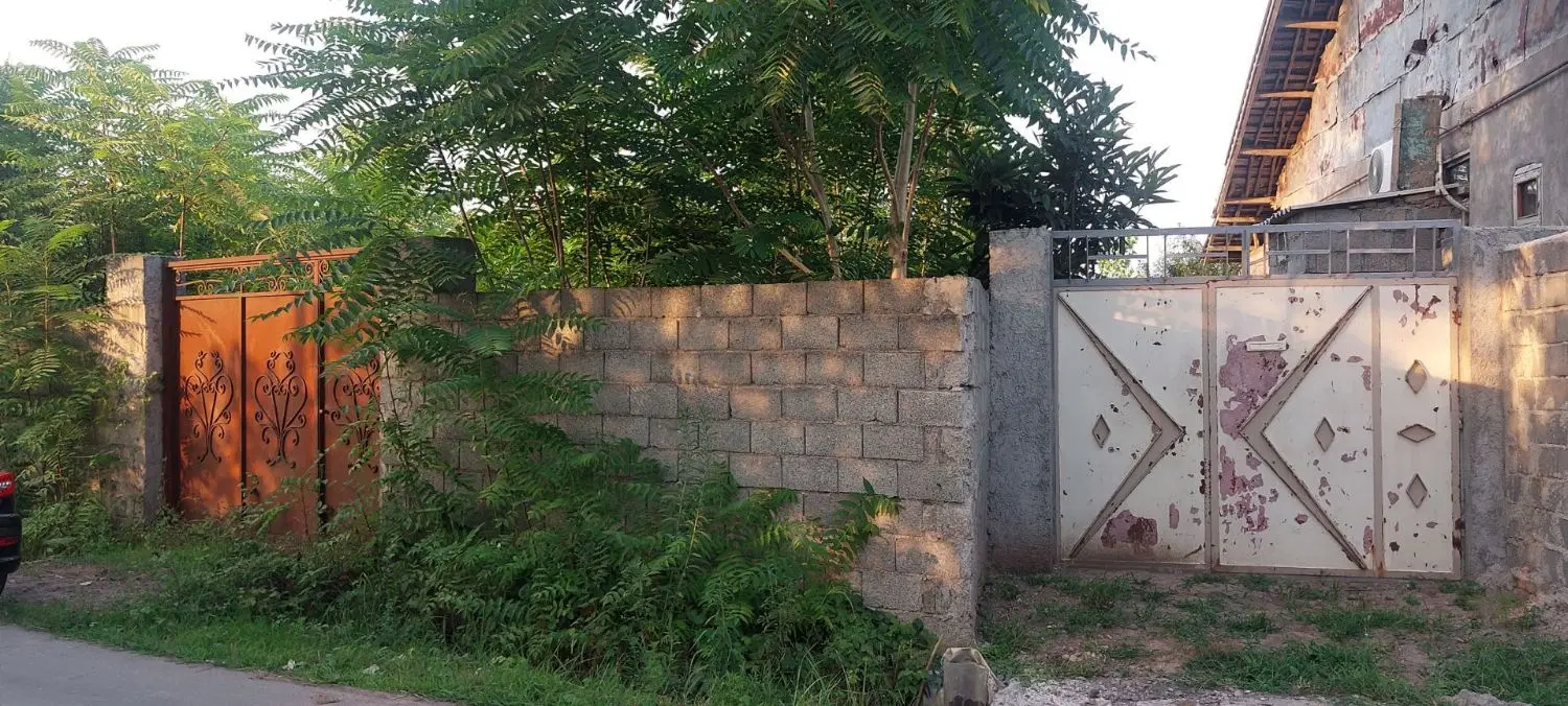 زمین مسکونی چهاردیواری150متربرخیابان