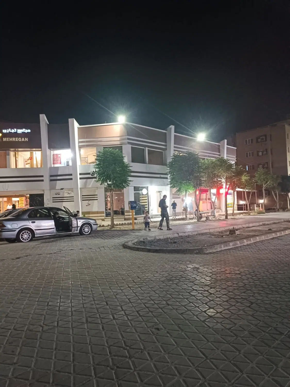مسکن مهرمحله E5 پاساژ مهرگان مغازه بر پاساژ
