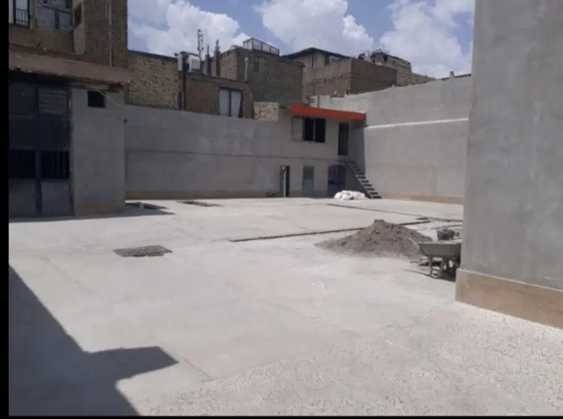 گاراژ ۸۰۰ متری حاشیه بلوار اصلی