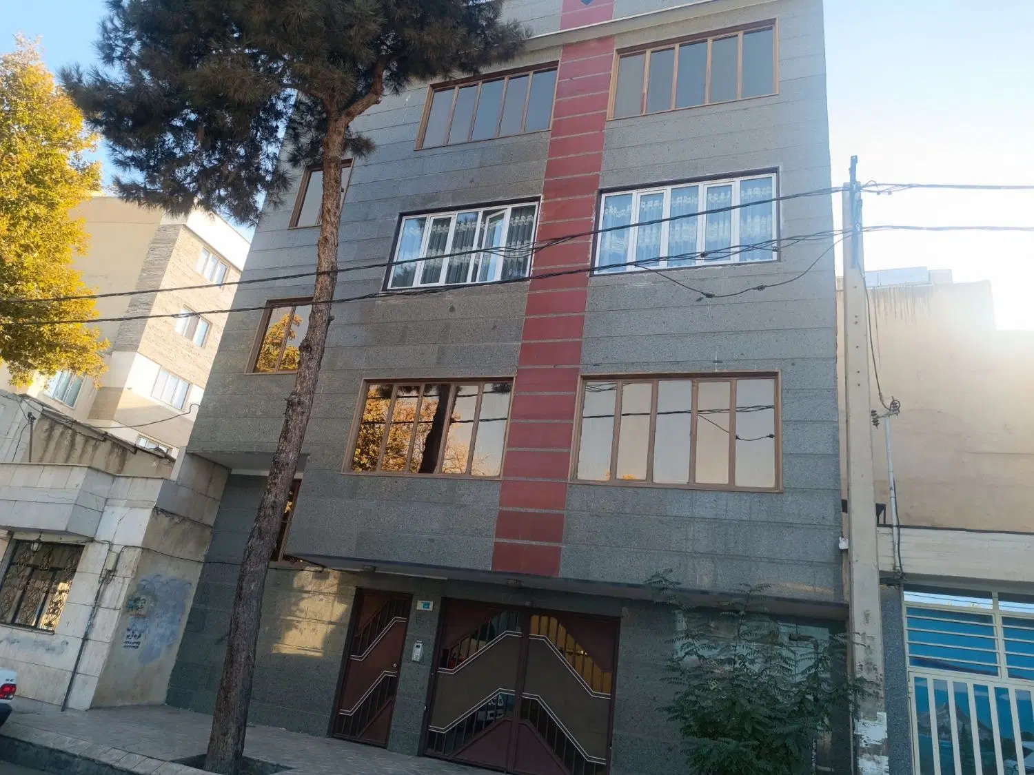 116 متر سه خواب دو کله نور