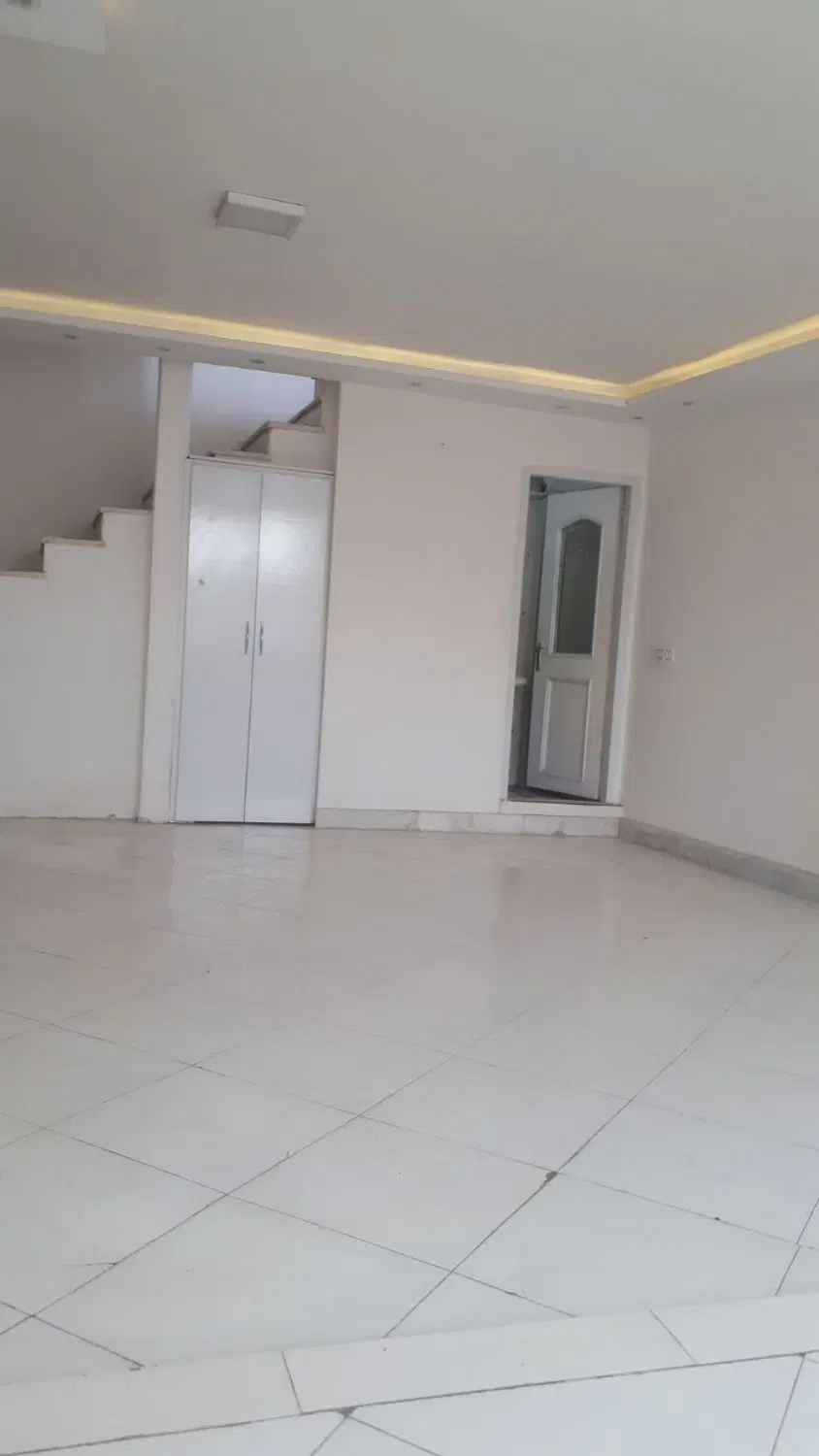 رهن و اجاره طبقه دربست نوساز حاشیه بلوار