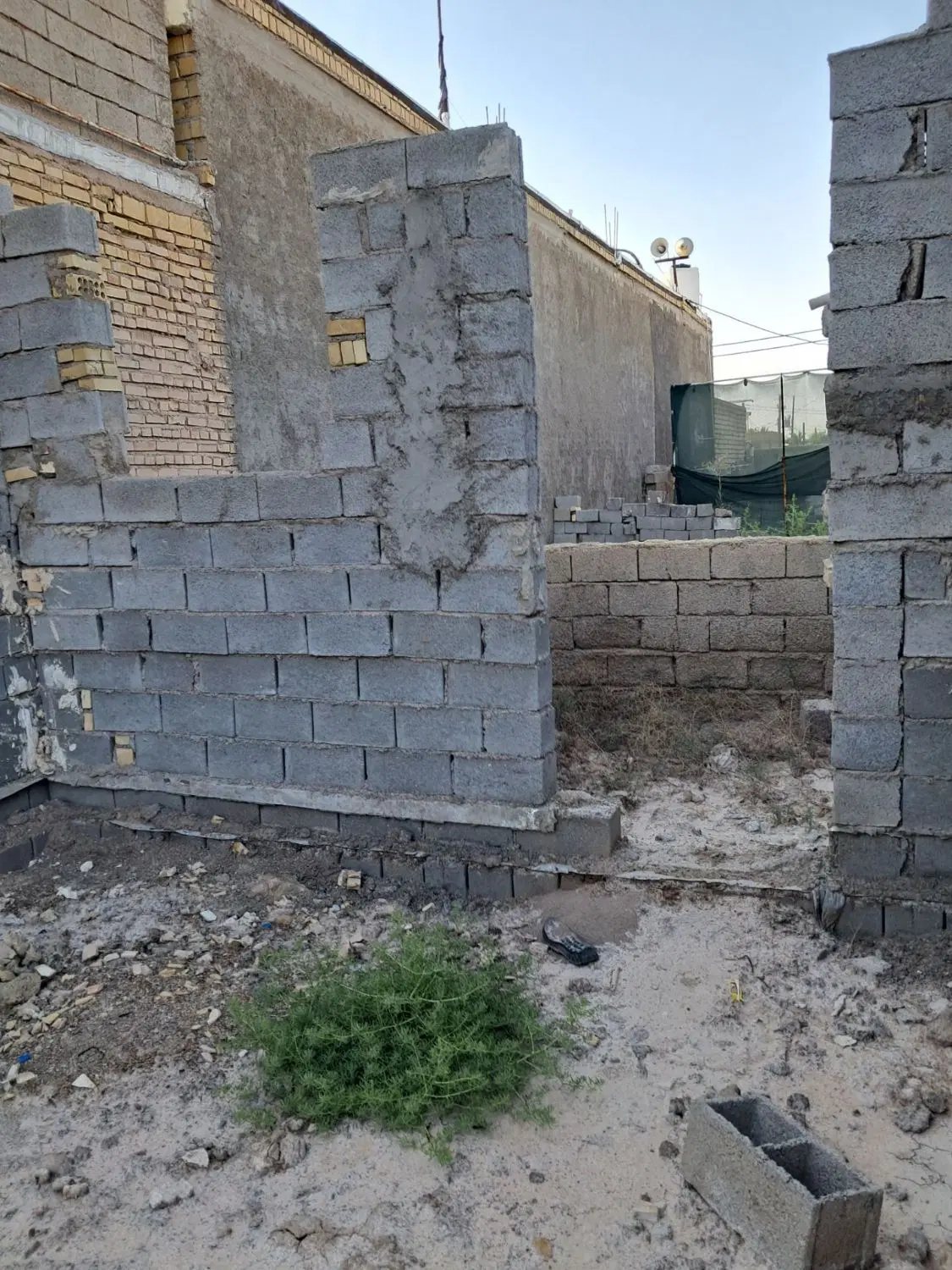 خونه نمیه کاره منیوحی کوت شنوف