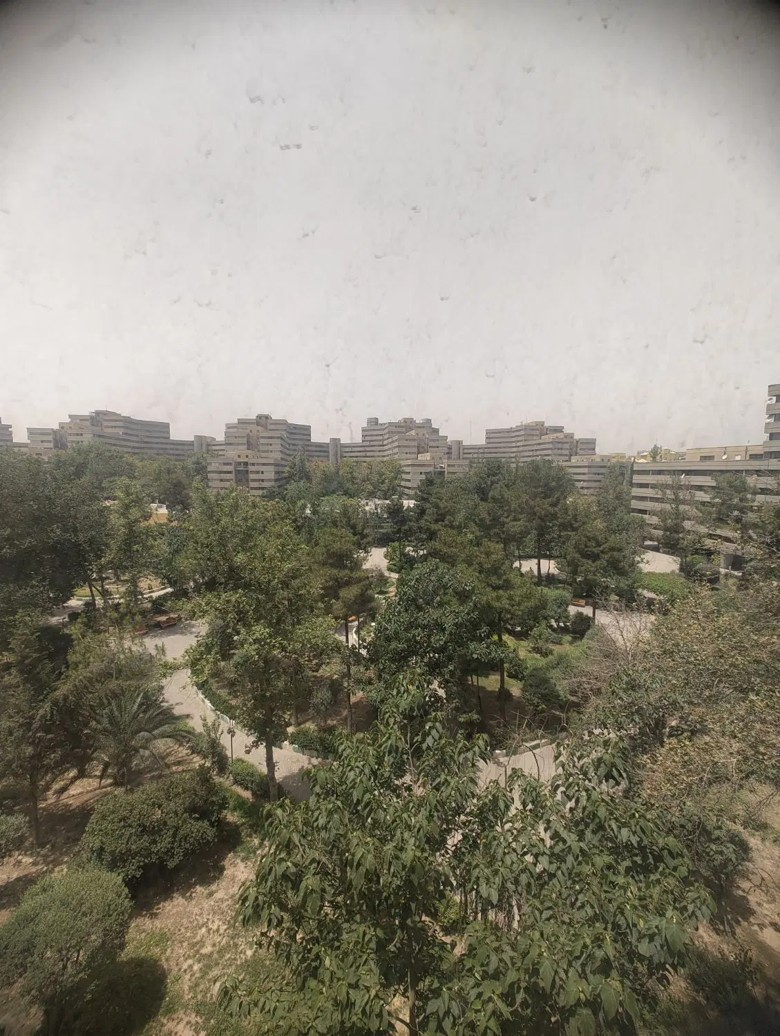 پارکینگ و انباری مسقف فروشی بالای ورزشگاه