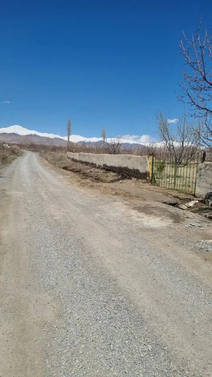 باغ ۵۰۰ متری با آب در شبستر