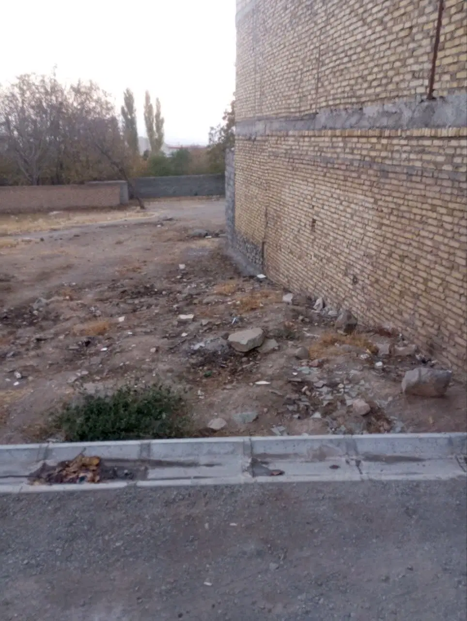زمین روستای پایین کوه