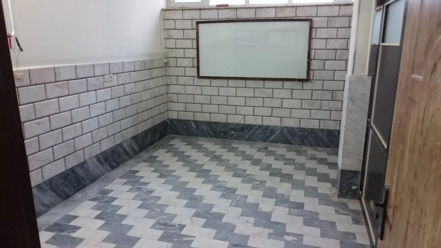زیرزمین مستقل۱۰۰متری
