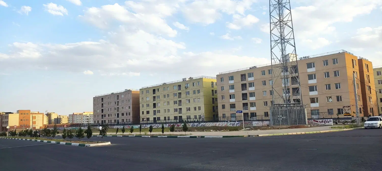 تهاتر۲ آپارتمان در شهر پرند با ملک تجاری در مشهد