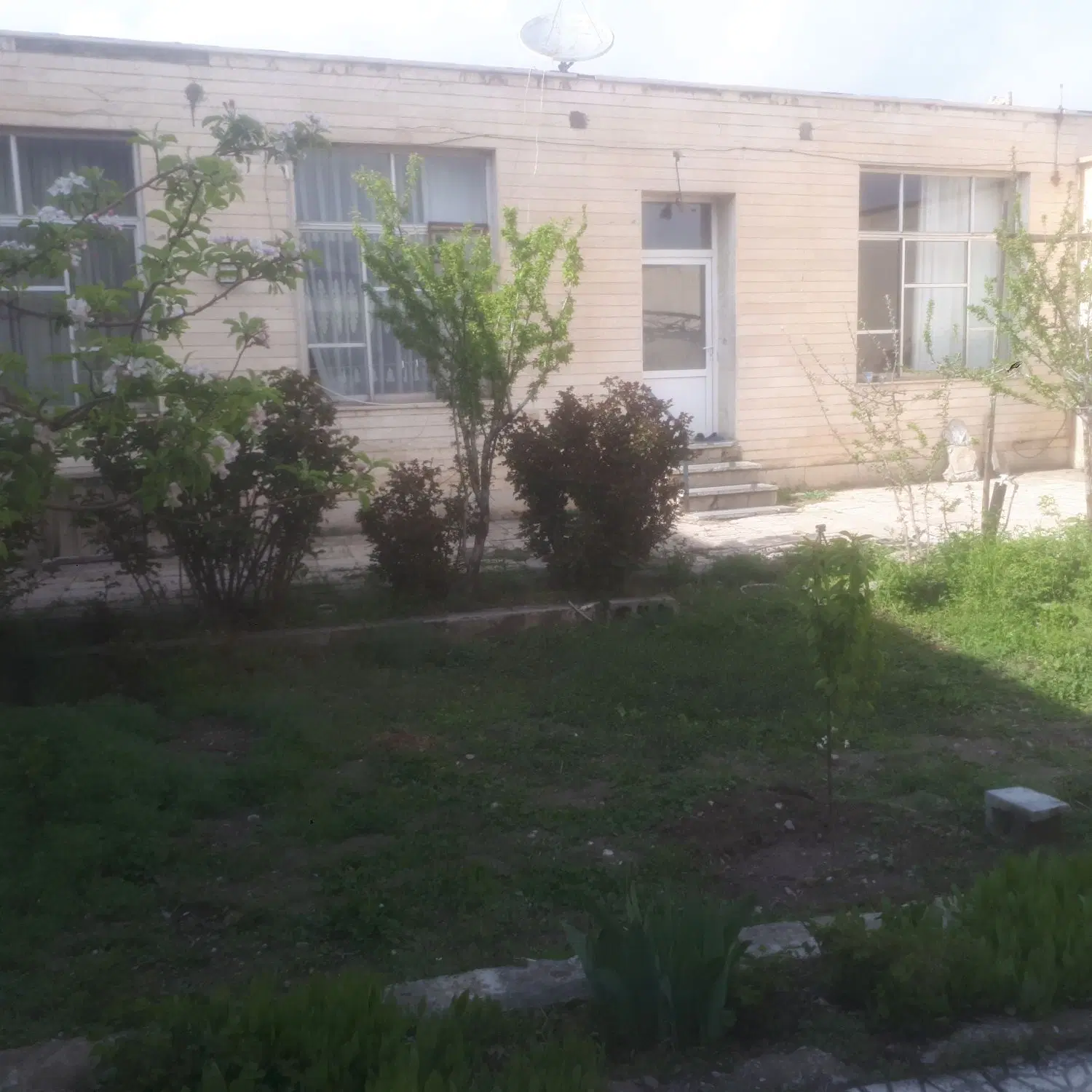 خانه ۳۸۸ متر بالاتر از میدان بسیج