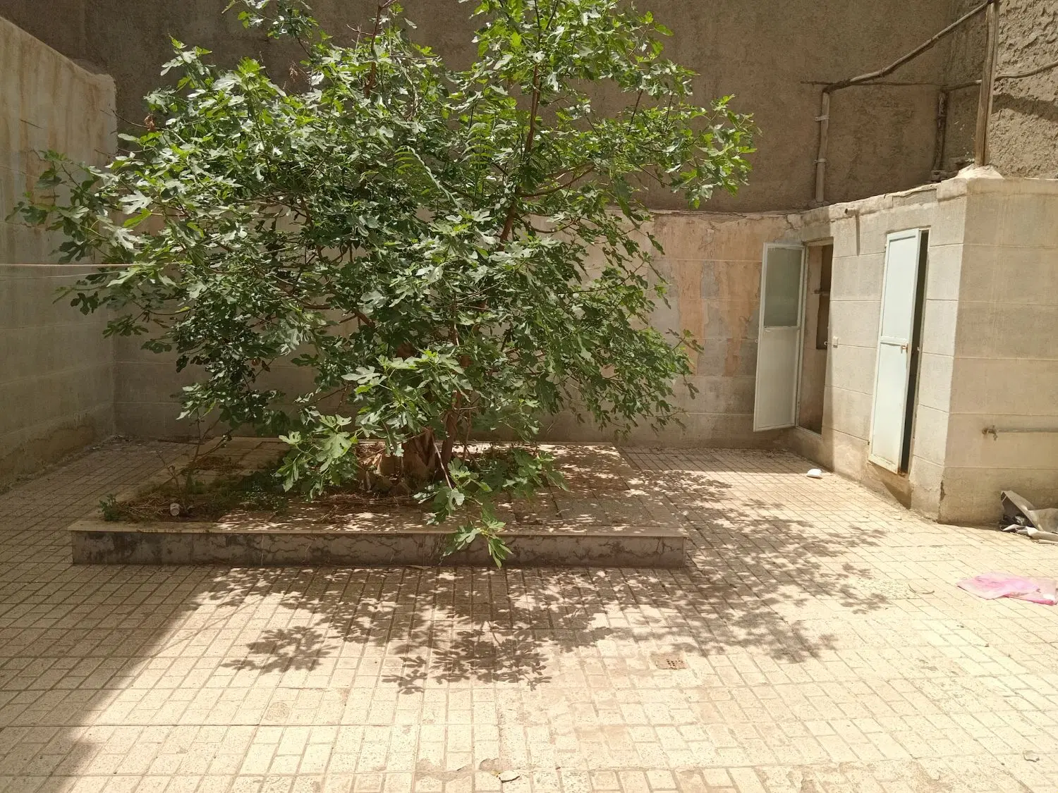 ویلایی تجاری فروشی ۲۳۰ متر