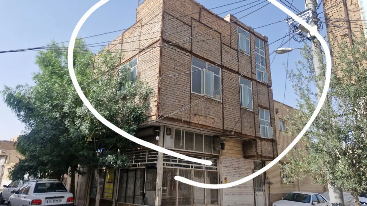 خانه یک و نیم طبقه