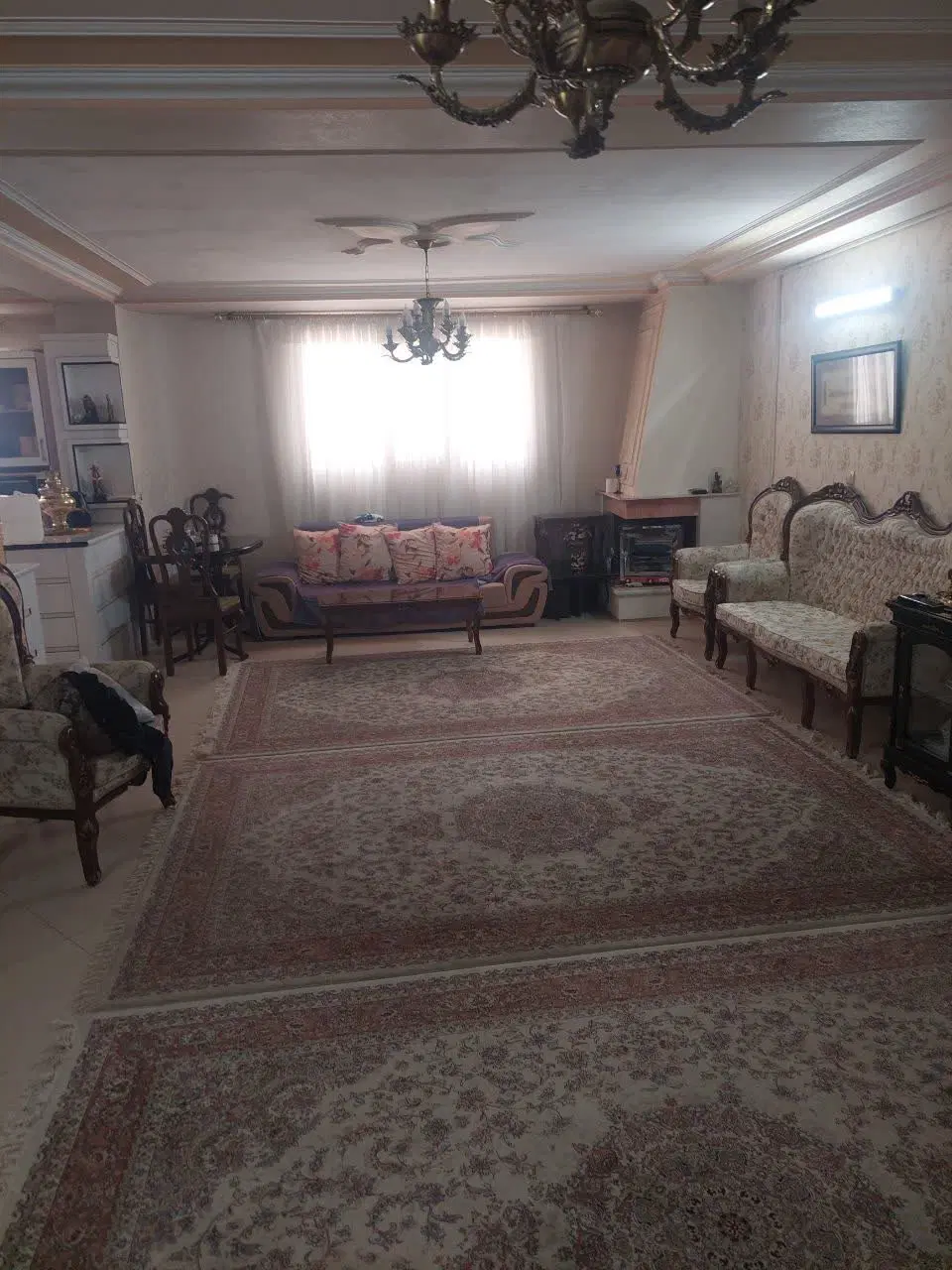 واحد ۱۱۳ متری چهار راه باسکول