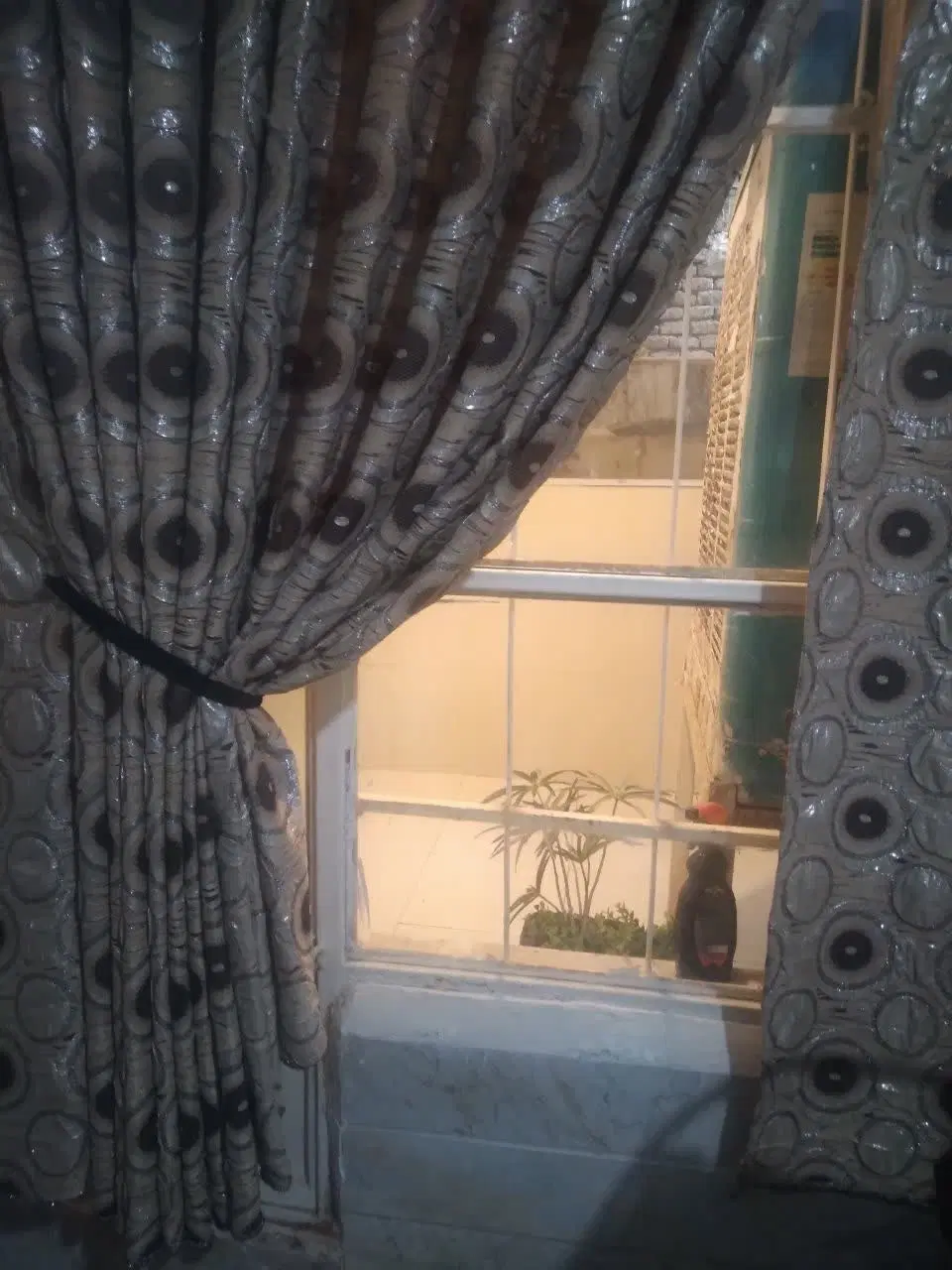 اجاره زیر زمین حیاط دار ۸۰ متری