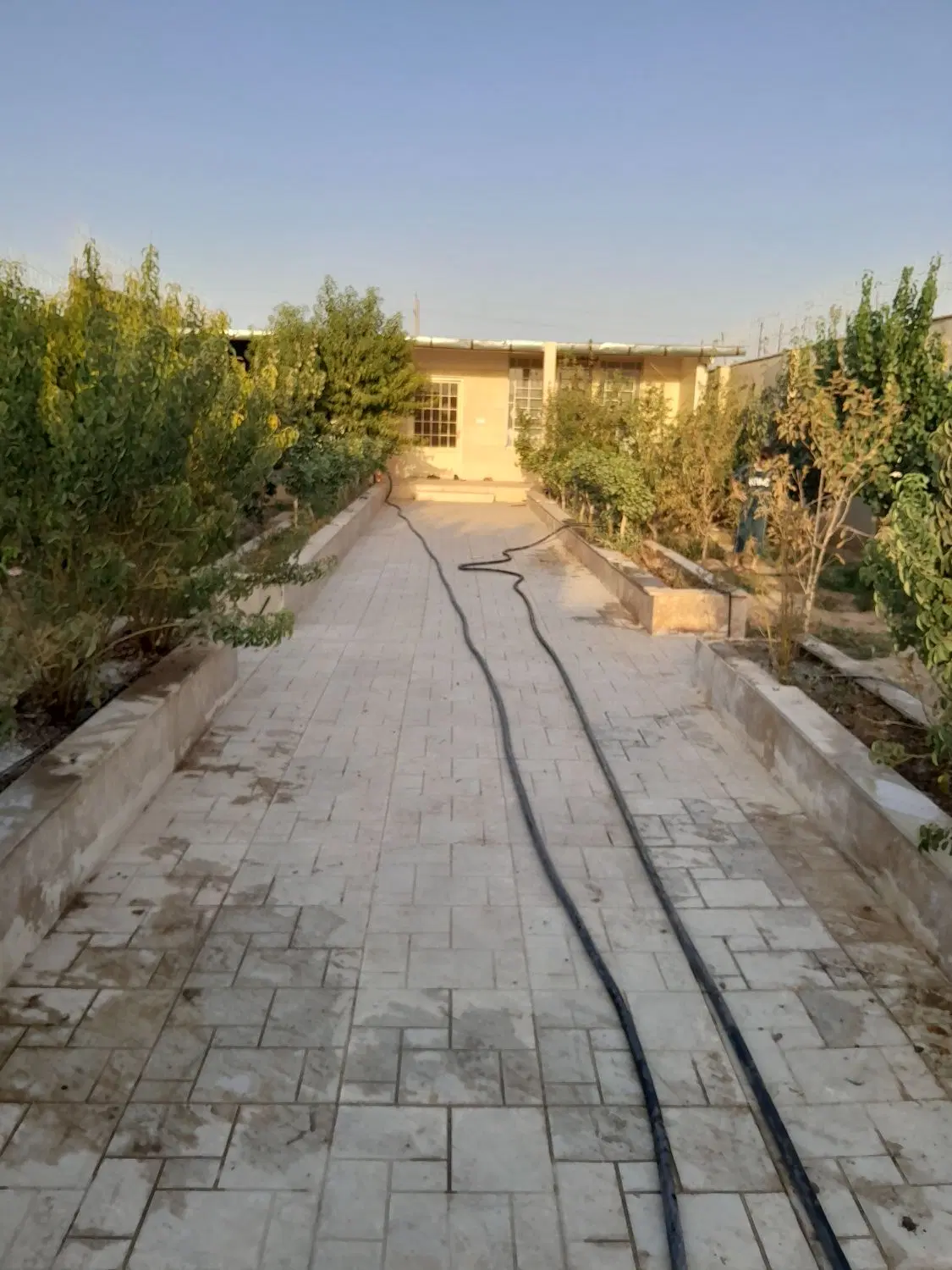 باغچه ۵۶۰ متر