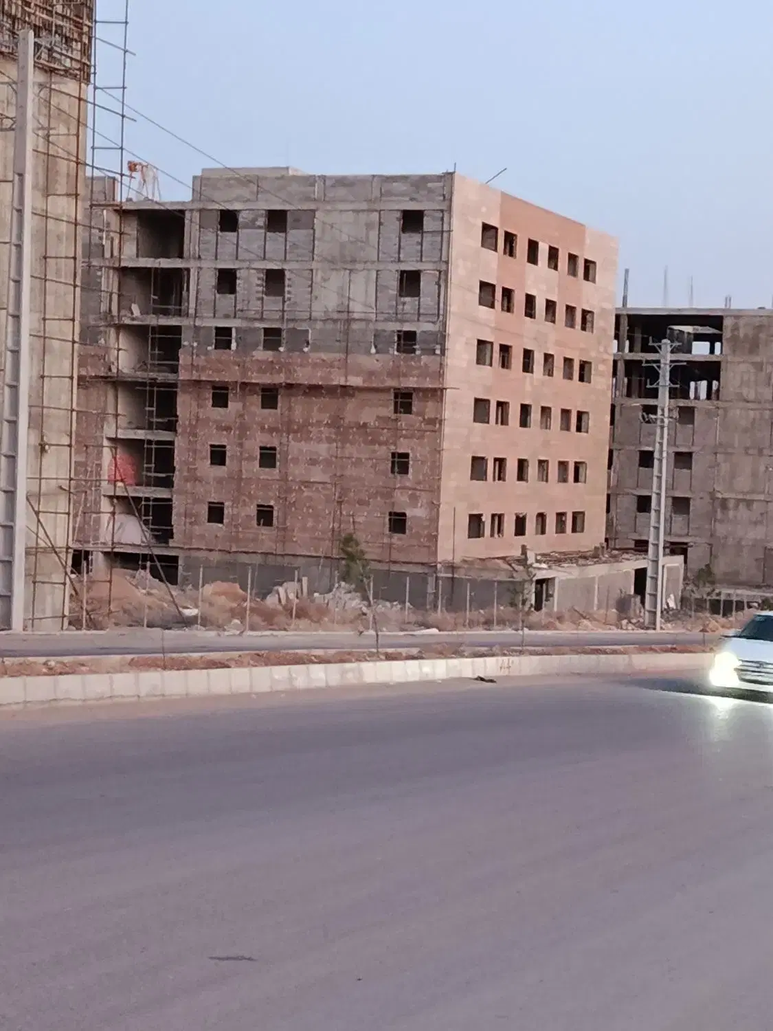 فروش زمین آپارتمانی ۲۱۰۰ متر فاز ۲ صدرا