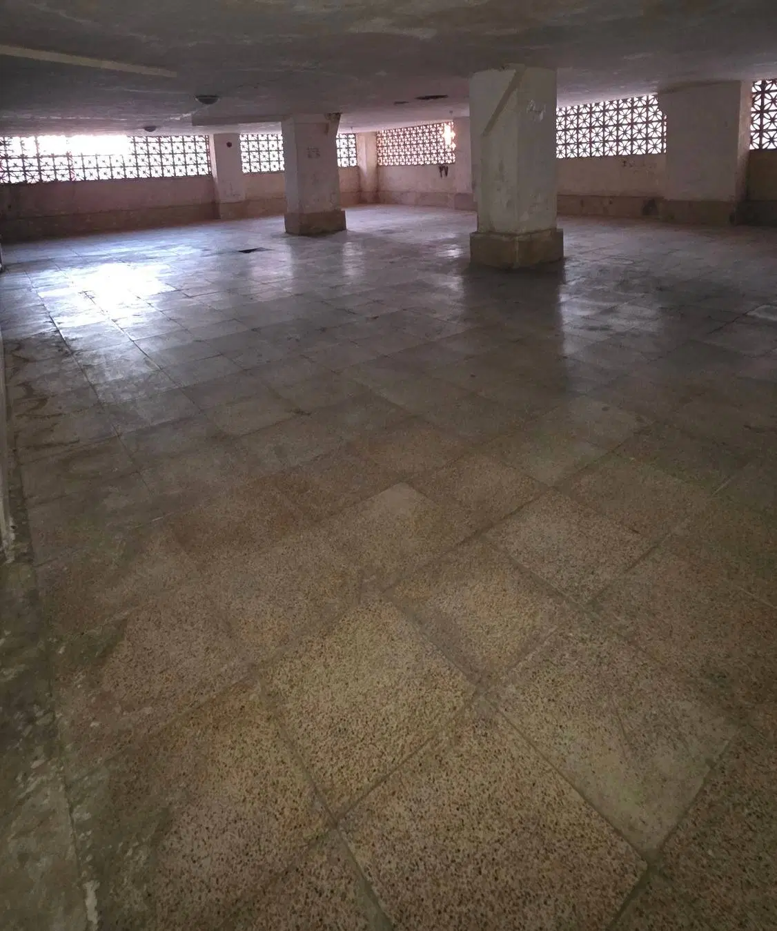 ابادگران 85 متری فاز 4 با پارکینگ غرق نور