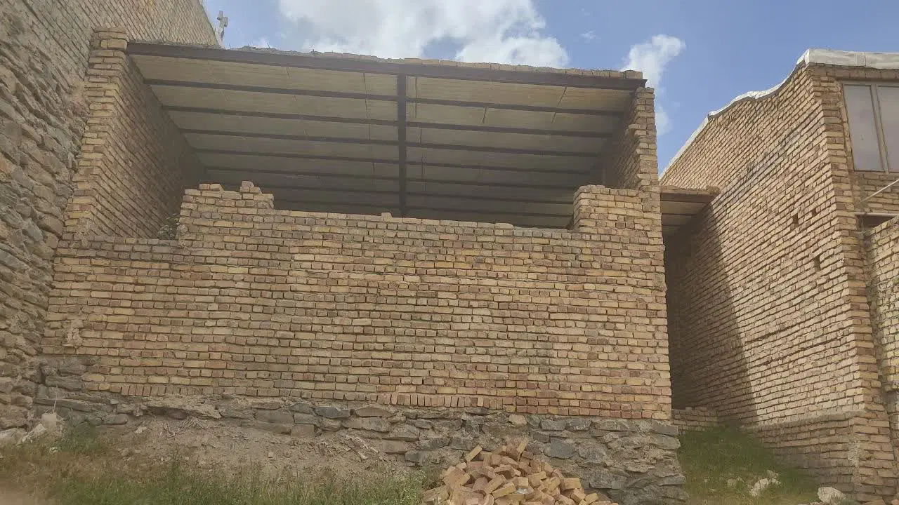 منزل مسکونی نیمه ساز