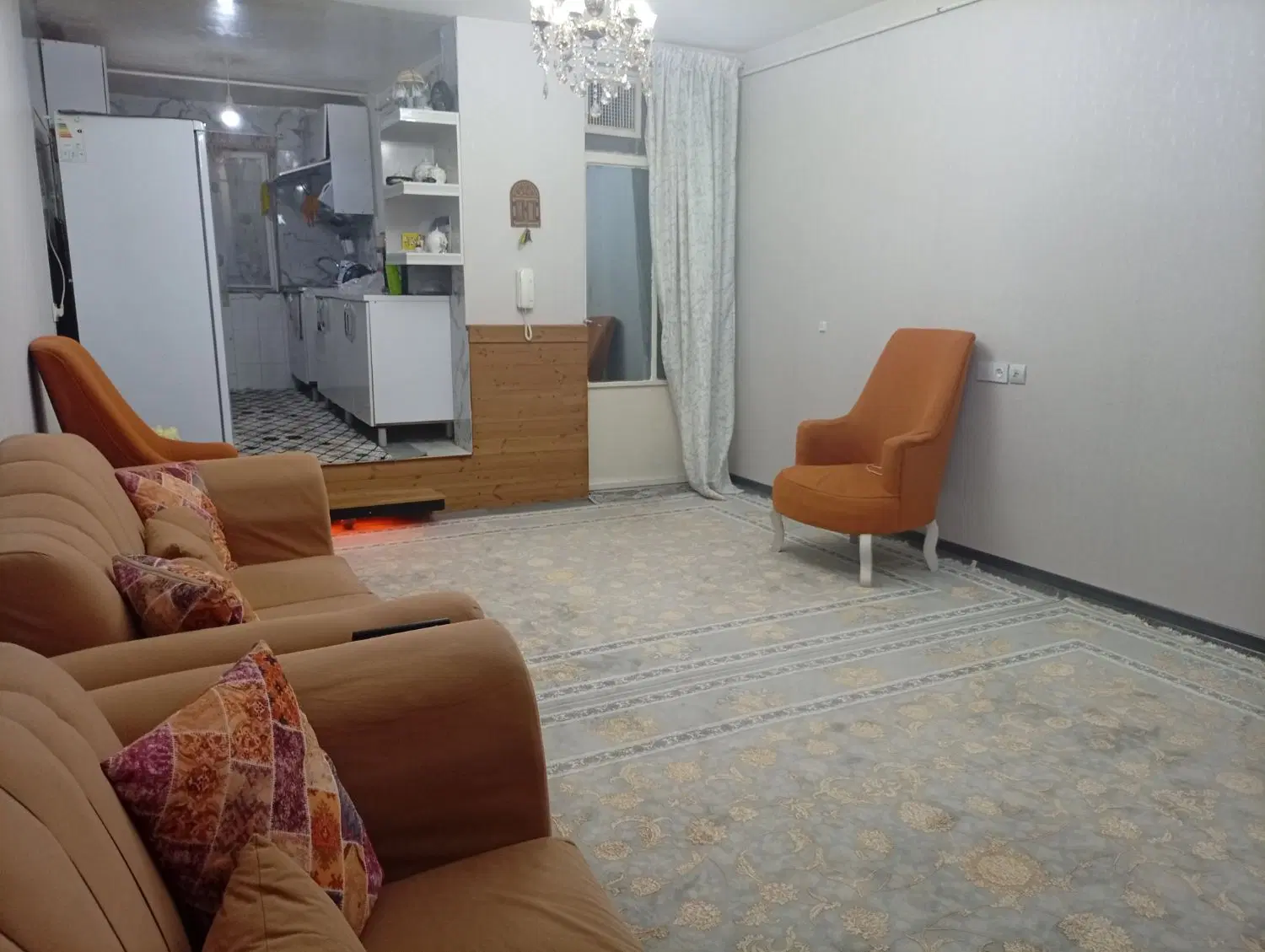 خانه ویلایی دارای پارکینگ و انباری