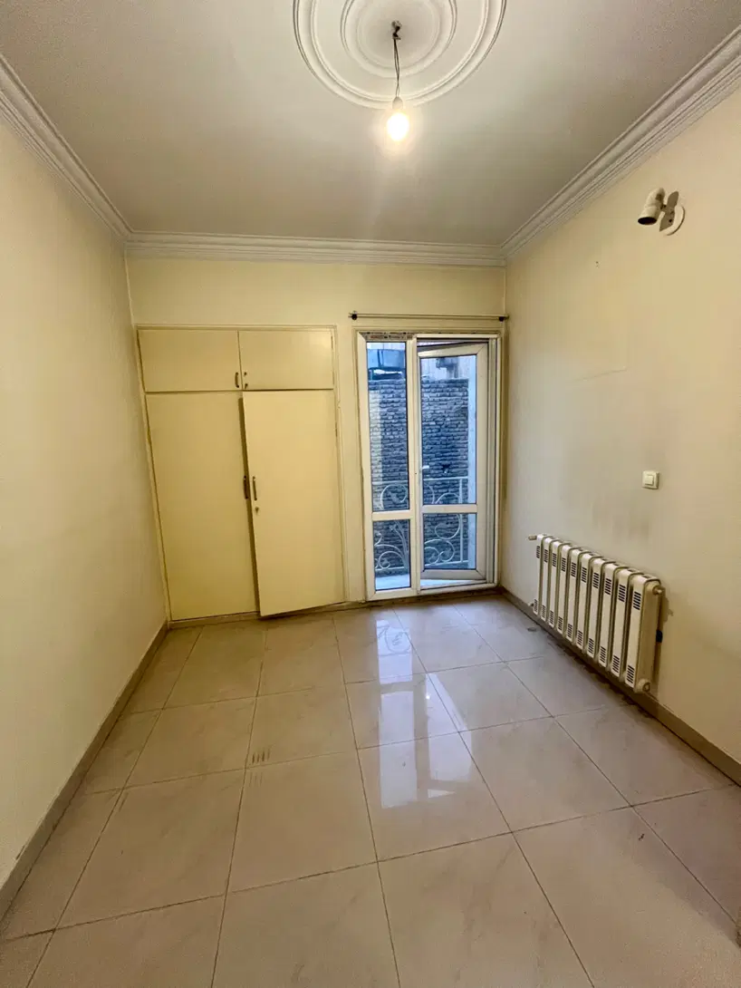 ۸۰ متر ۲ خواب با پارکینگ،آسانسور (تخلیه)