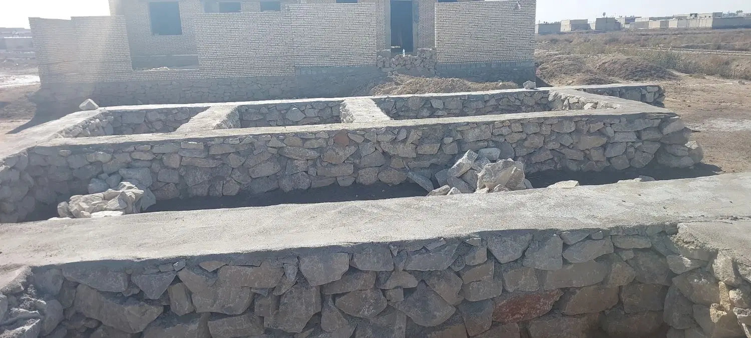 زمین ۱۲۵ متری سنگ کاری شده