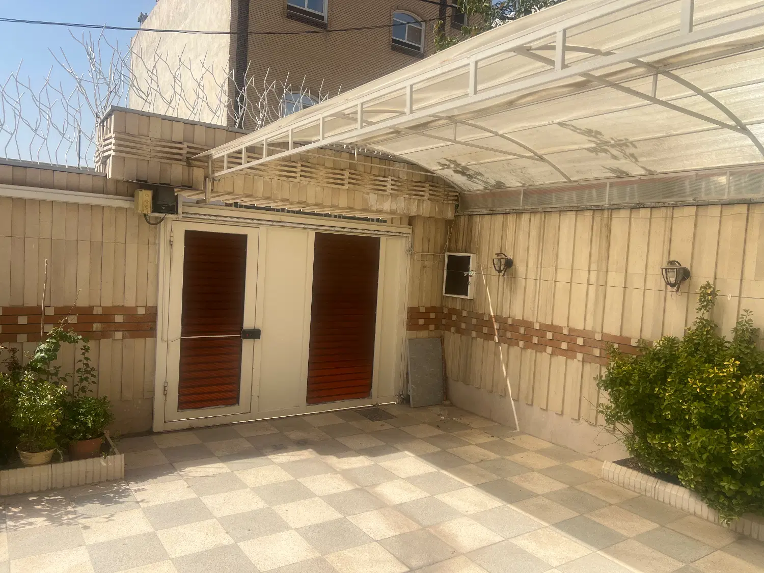 ویلایی دو طبقه شیک عارف