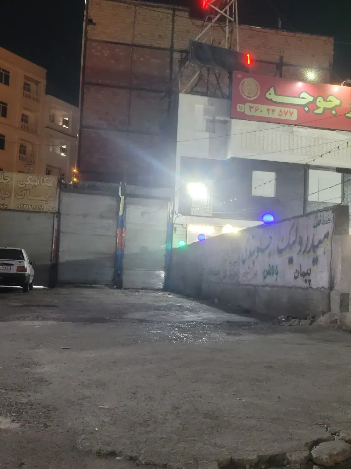 مغازه بر اتوبان