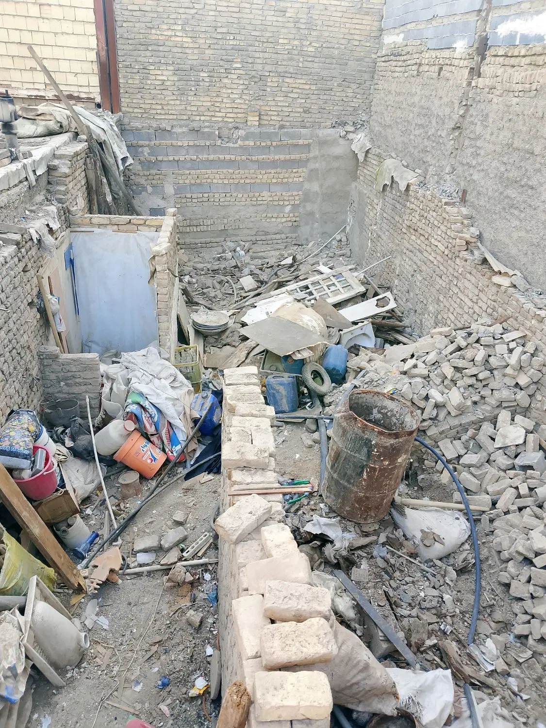 ۶۳ متر چهار دیواری