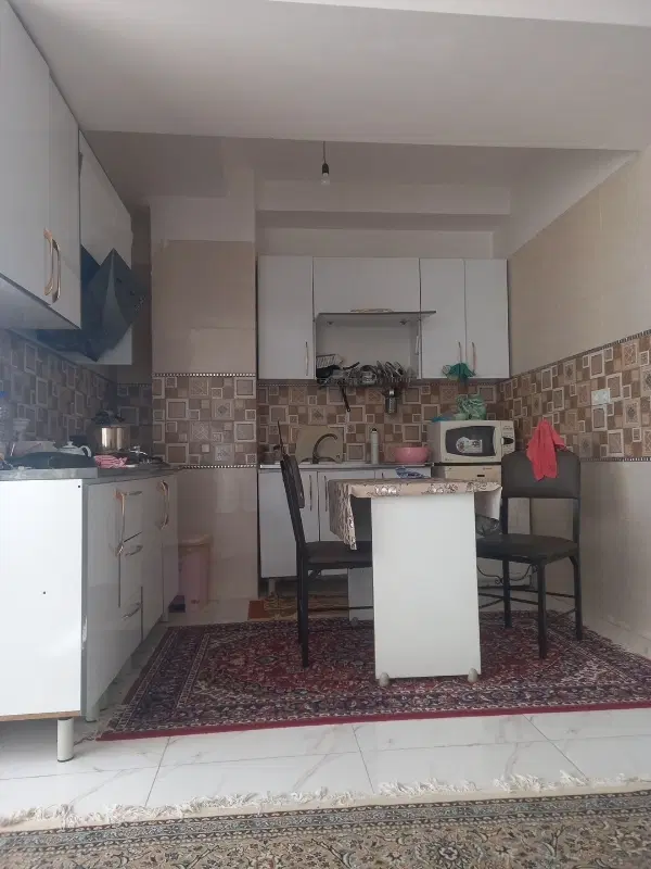 همخانه.  همخونه