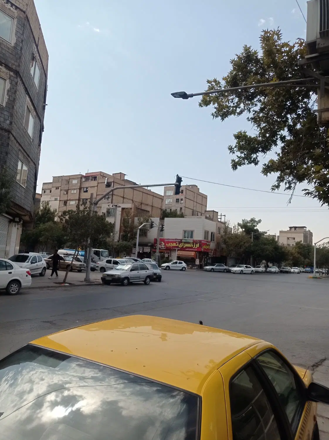 مغازه۲۵متری حاشیه ولیعصر.تقاطع شکری.پررفت وآمد