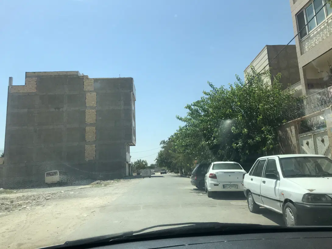 زمین مسکونی ۱۶۱ متری صد در صد ساخت