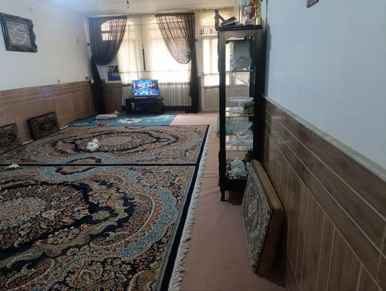 خانه. بزرگ ودل باز با حیاط وپارکینگ