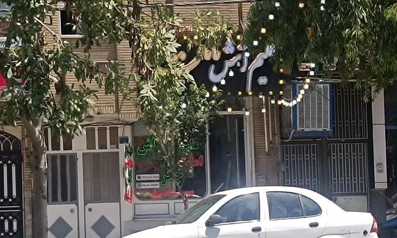 اجاره مغازه 50 متری به همراه 30 متر بالکن