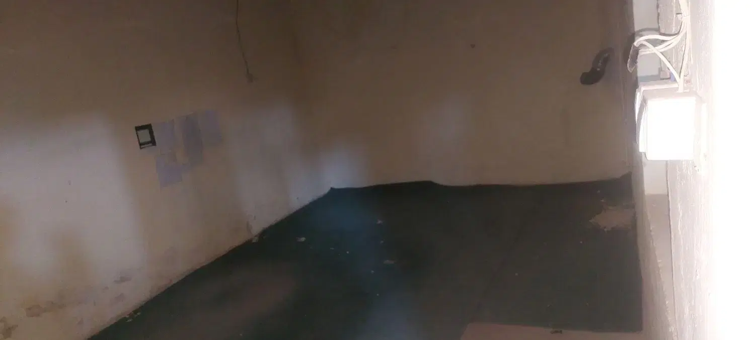 اجاره سوله۲۲۰متر.سقف بلنددرب بزرگ ف گلسرخ ب شیرودی