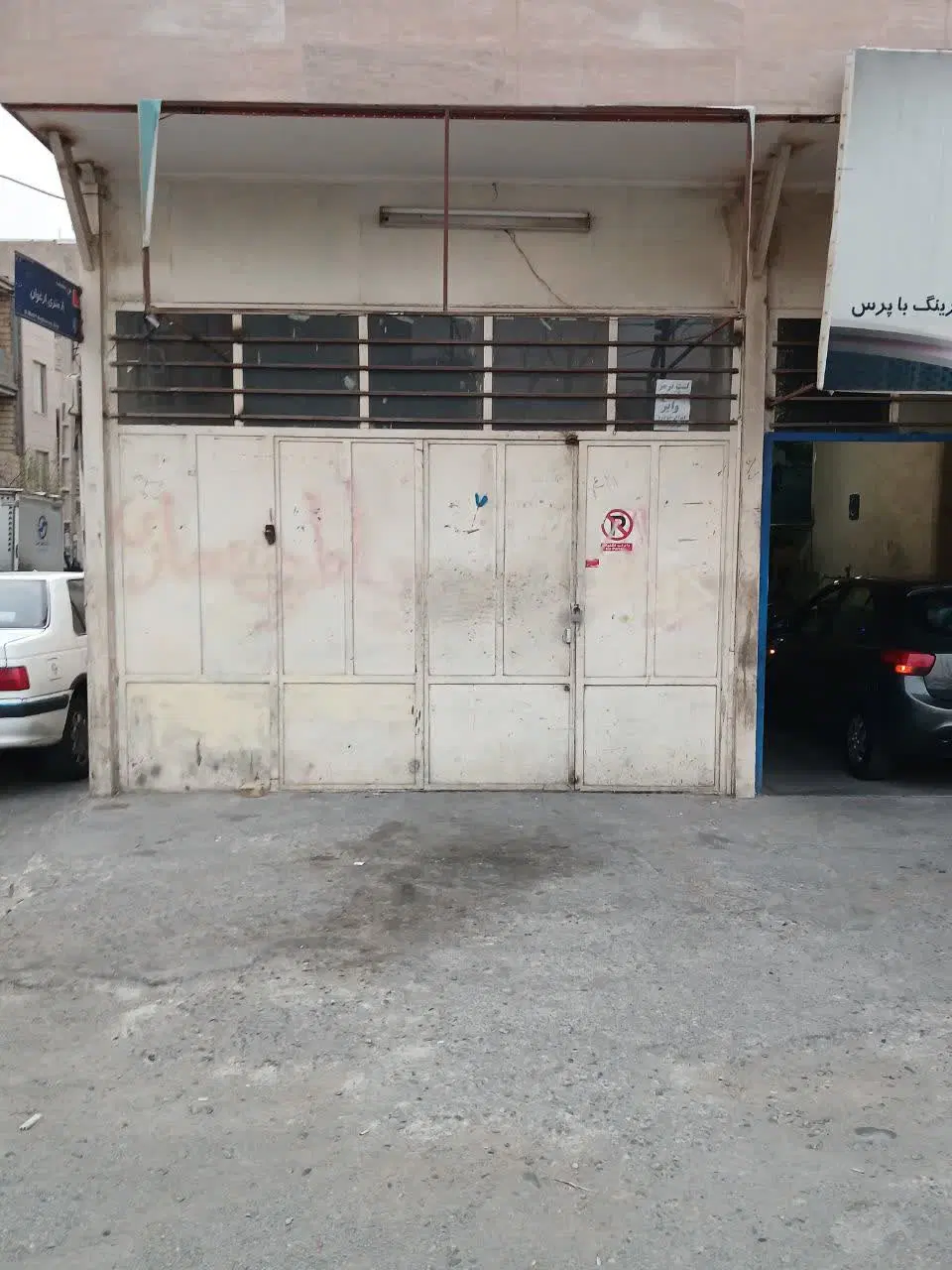مغازه ۲۲ متری دو بر در بهترین لوکیشن منطقه