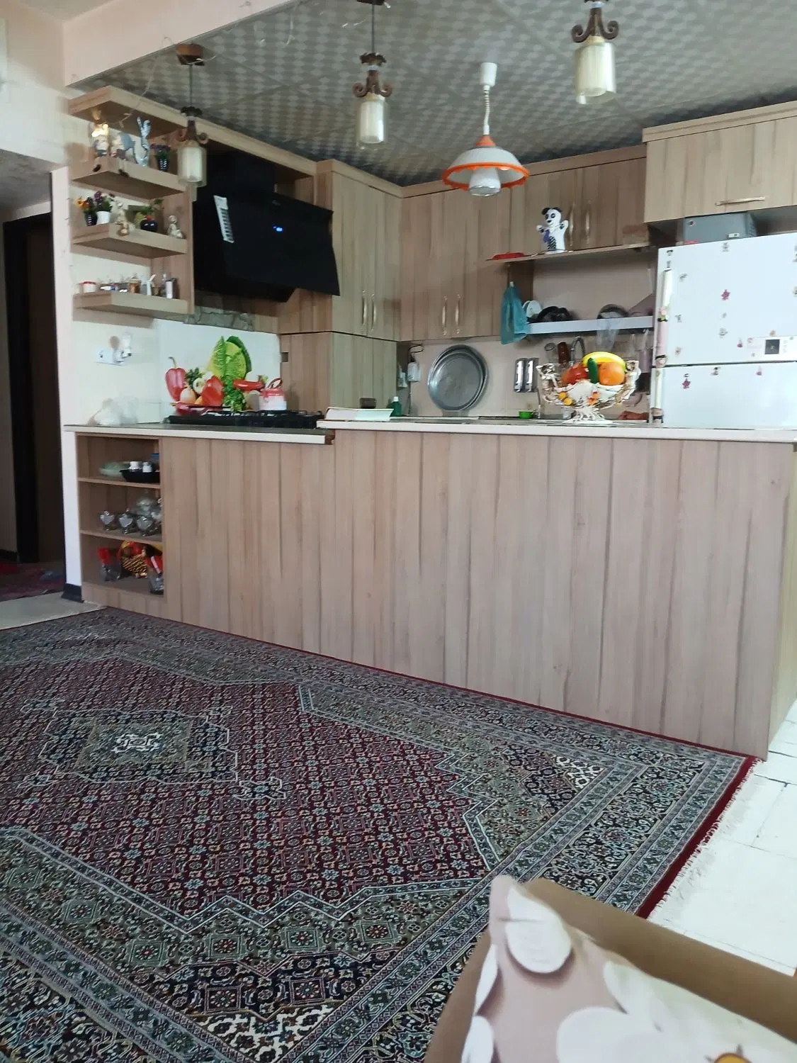 یک آپارتمان ۱۰۵متری واقع در مجتمع مسکونی