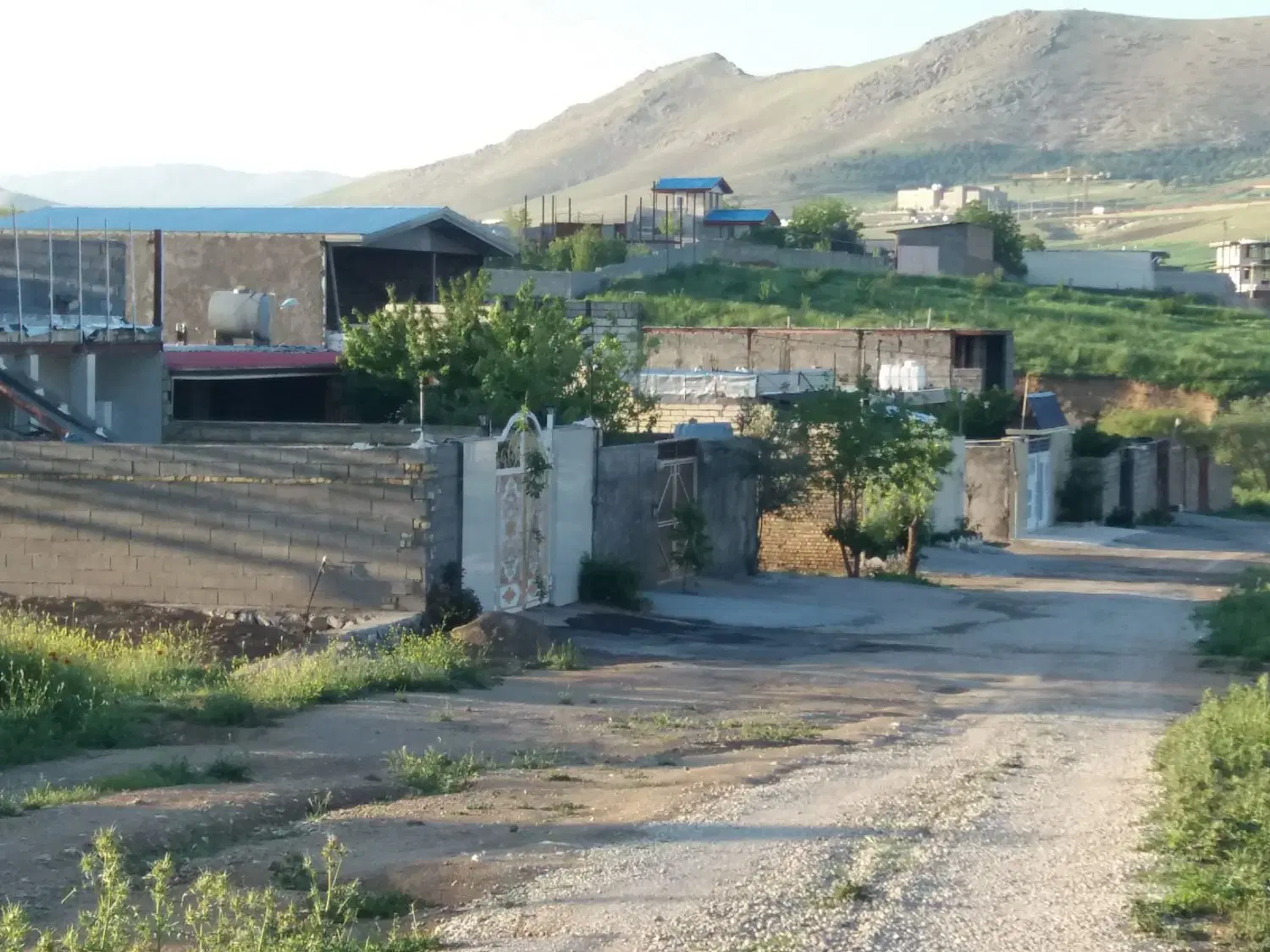 زمین تجاری مسکونی کمالوند ابتدای دهنو نزدیک جاده
