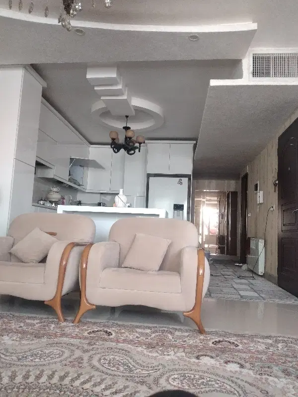 ویلایی ۳طبقه روی پیلوت نما رومی  ساخت ۱۴۰۰