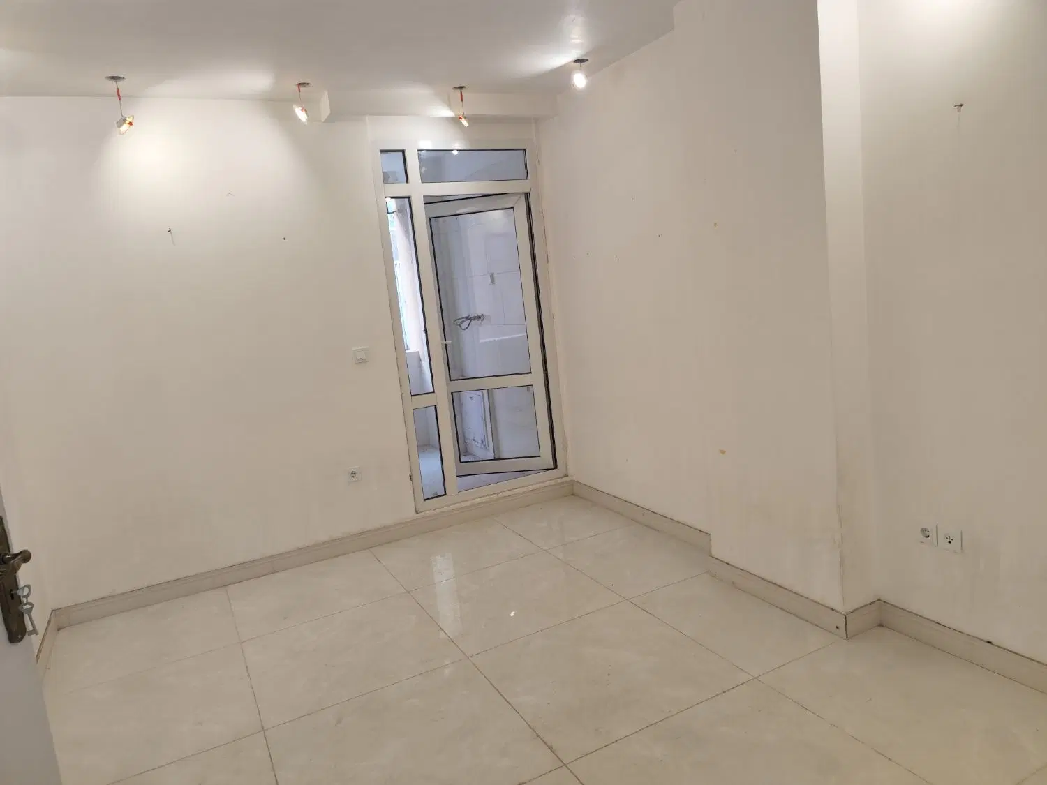 آپارتمان نوساز ۶۰ متری در باغ خزانه