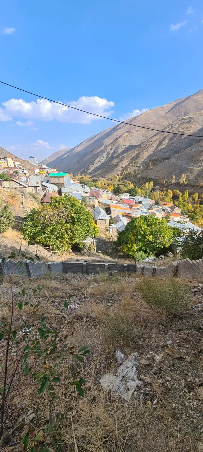 زمین ویلایی مومج دماوند. آب+برق+گاز. داخل بافت