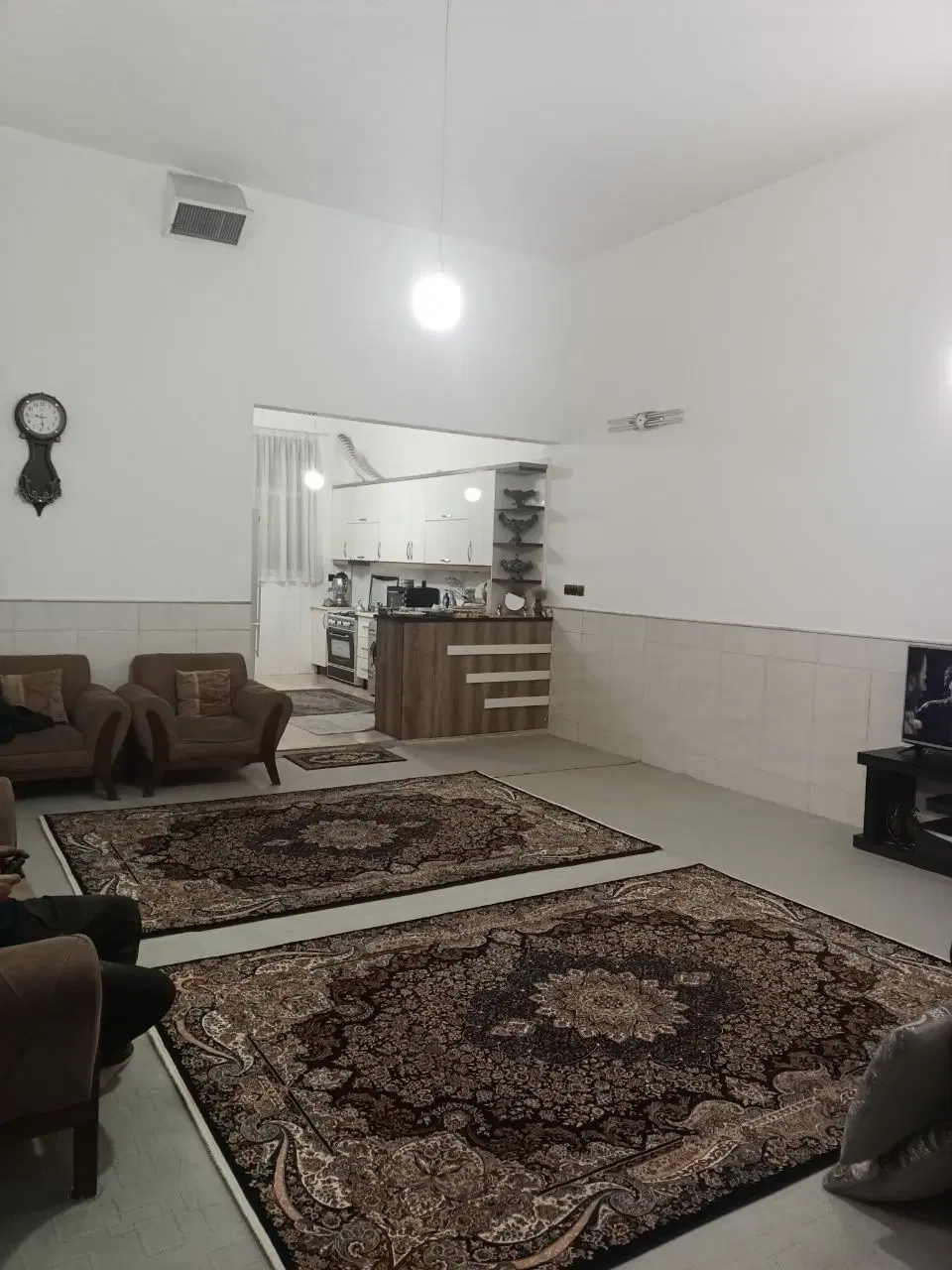 همکف و لوکس در خیابان اصلی یادگار