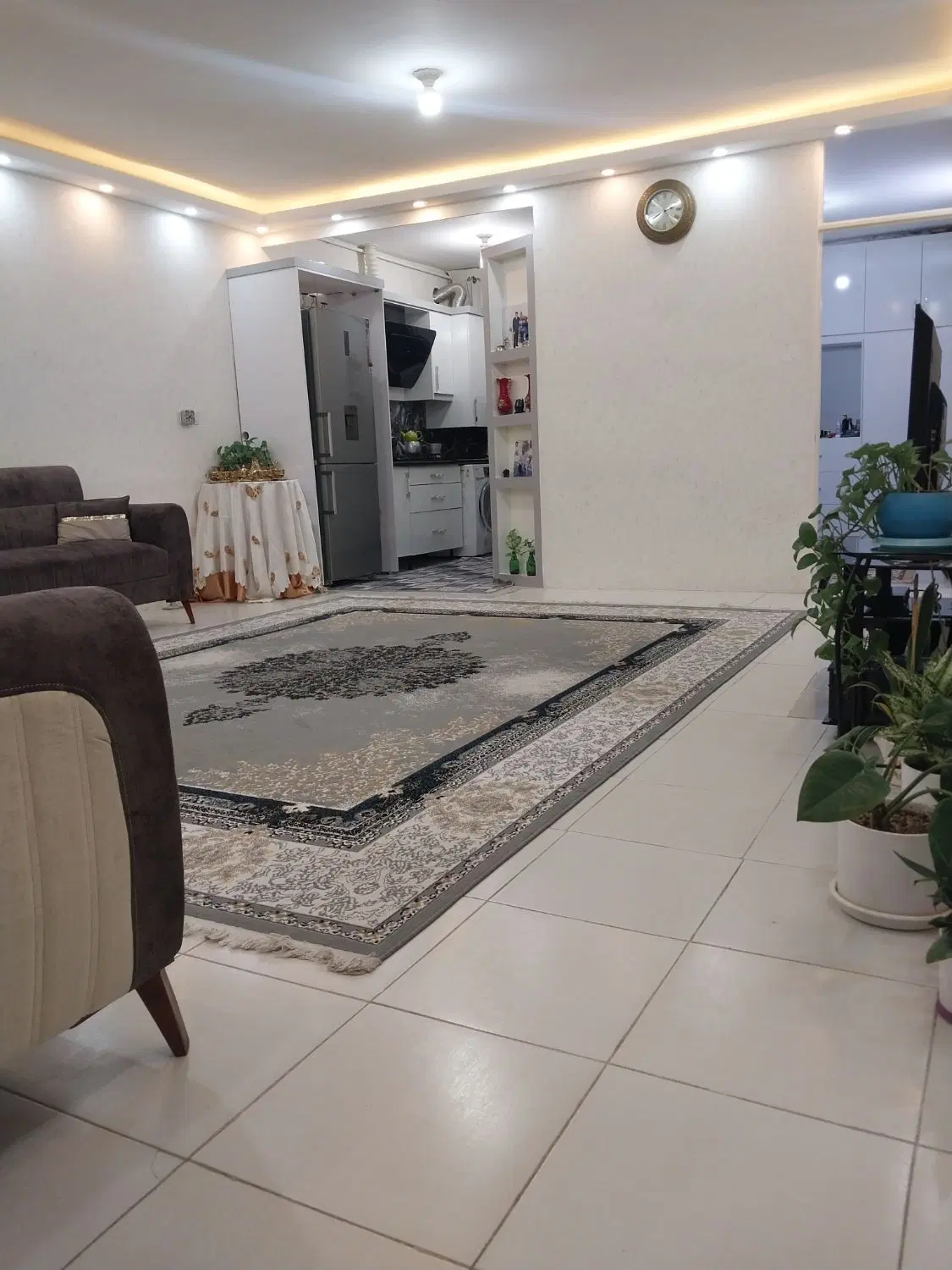 یک واحدآپارتمان طبقه همکف راه جدا
