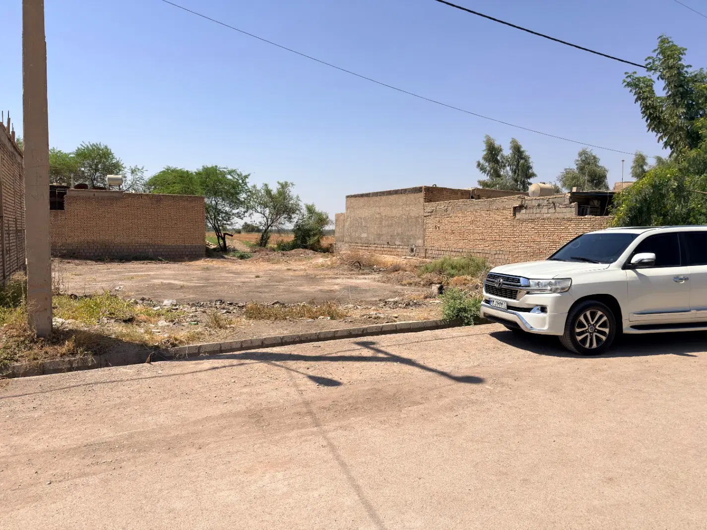 زمین مسکونی۳۰۰ متری خونه و یلا