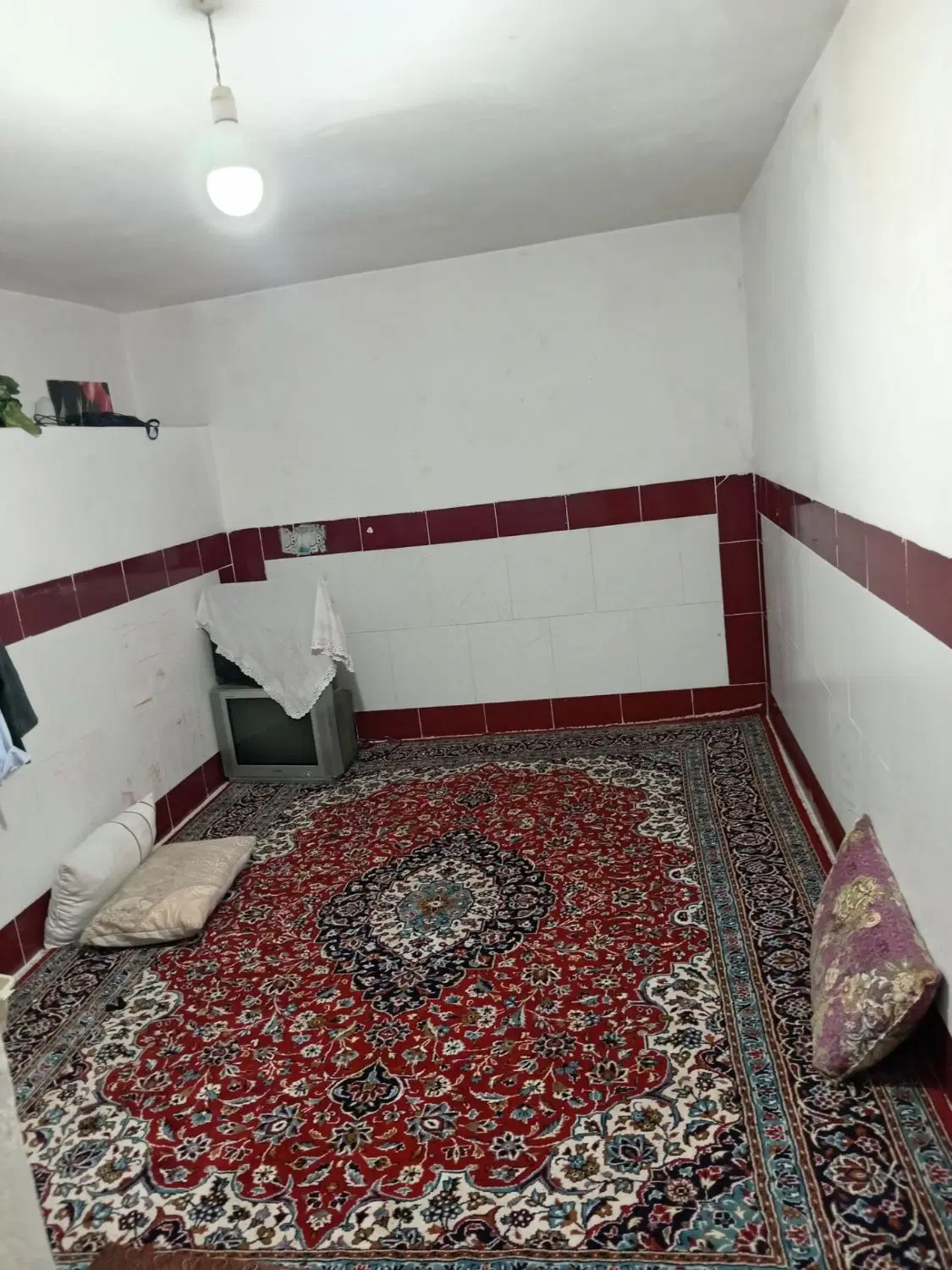 زیرزمین مسکونی یک خواب ورودی مجزا