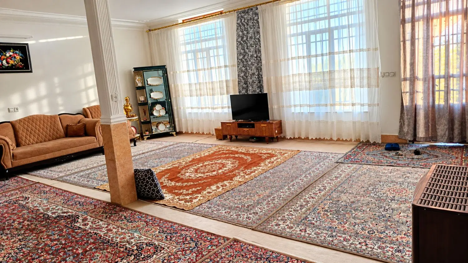 فروش خانه 100 متری با سالن مجزا در زمین 600 متری