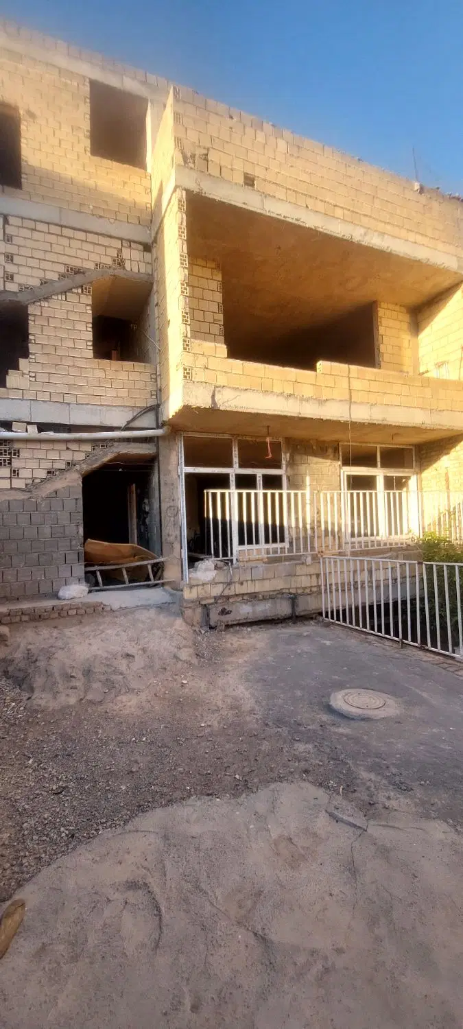 متراژ زمین ۲۱۰متر متراژساخت ۱۳۵ فلاورجان کلیشاد