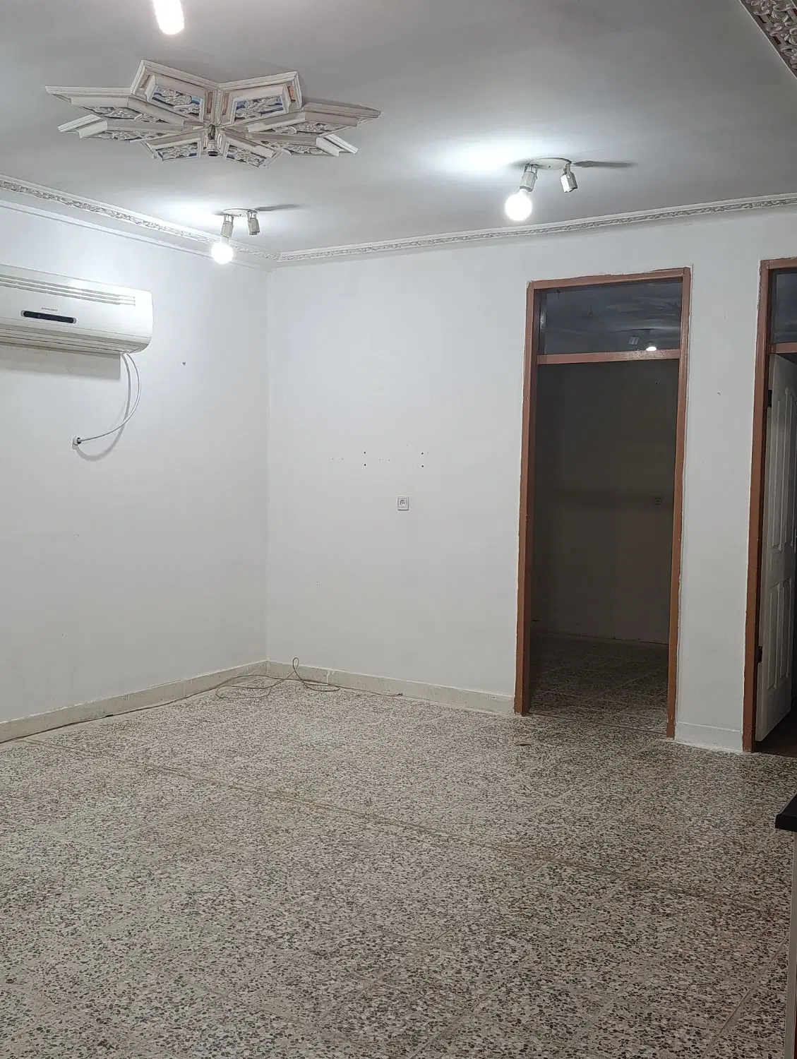 ۸۰متر طبقه۵ با آسانسور