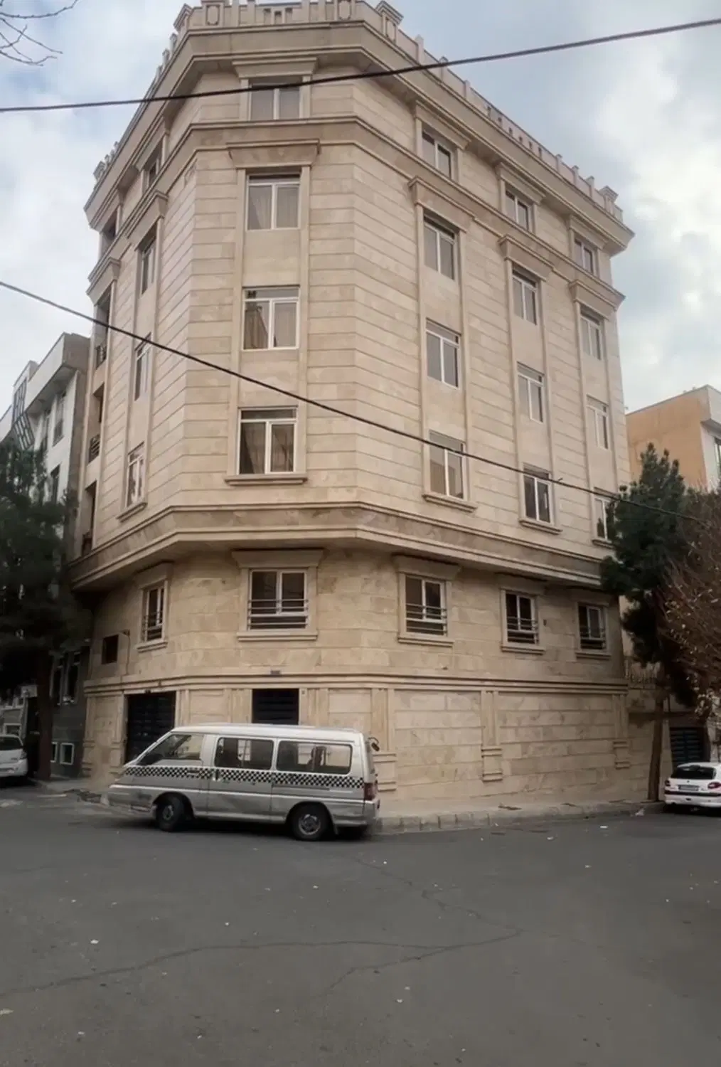 ۸۷ متر _ فول امکانات _ ۱۰ واحدی_ قرارداد۲ساله
