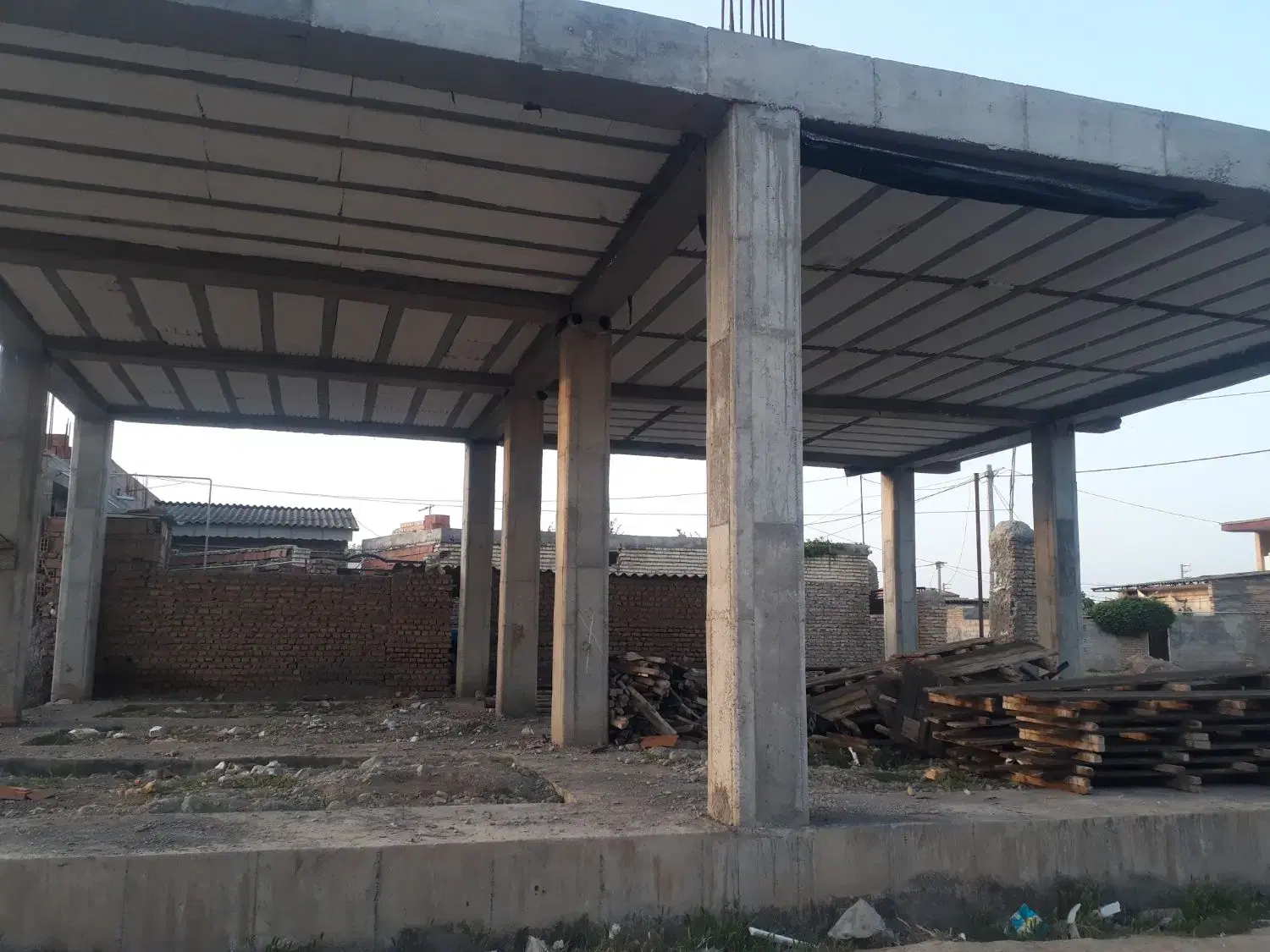 خانه ویلایی نیمه ساخت